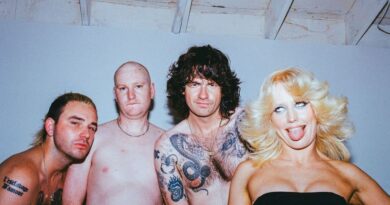amyl and the sniffers photo by john agnus stewart