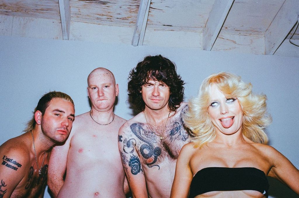 amyl and the sniffers photo by john agnus stewart