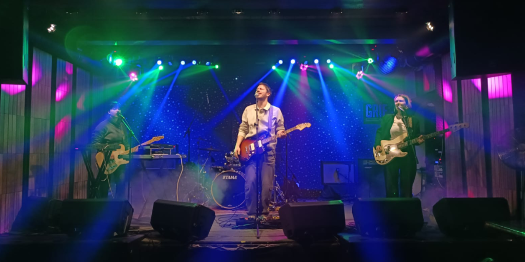 KOIKOI bend u Azimutu